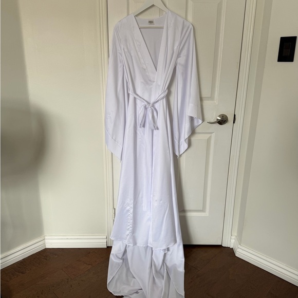 Bridal Robe with Train - Picture 7 of 9
